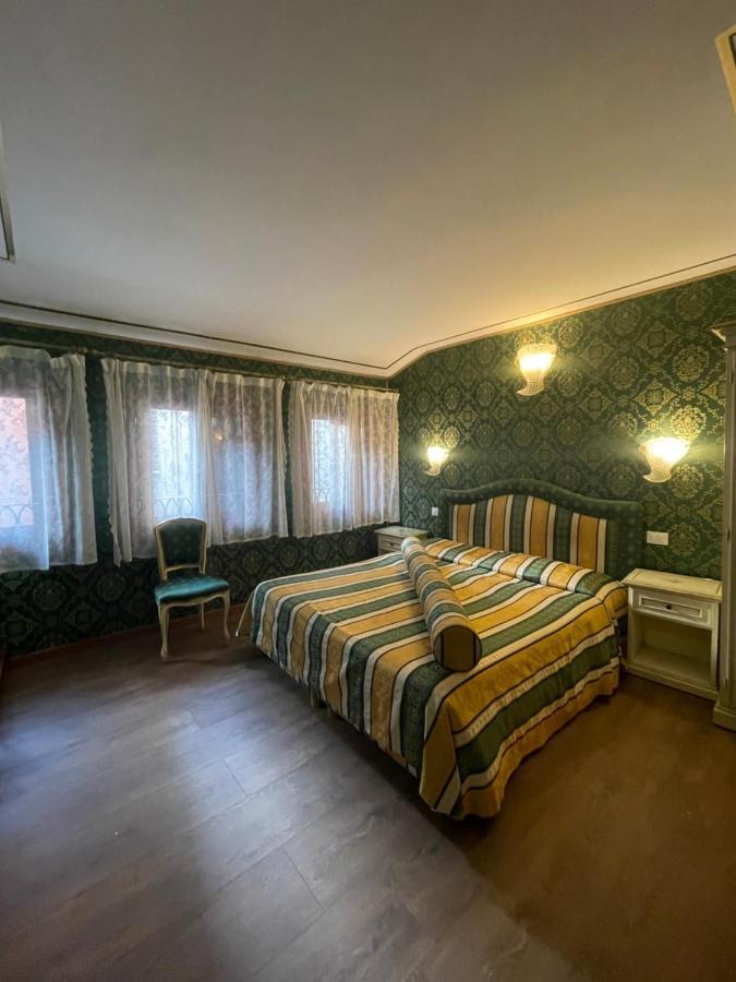 Residenza La Campana Hotel Venice Exterior photo