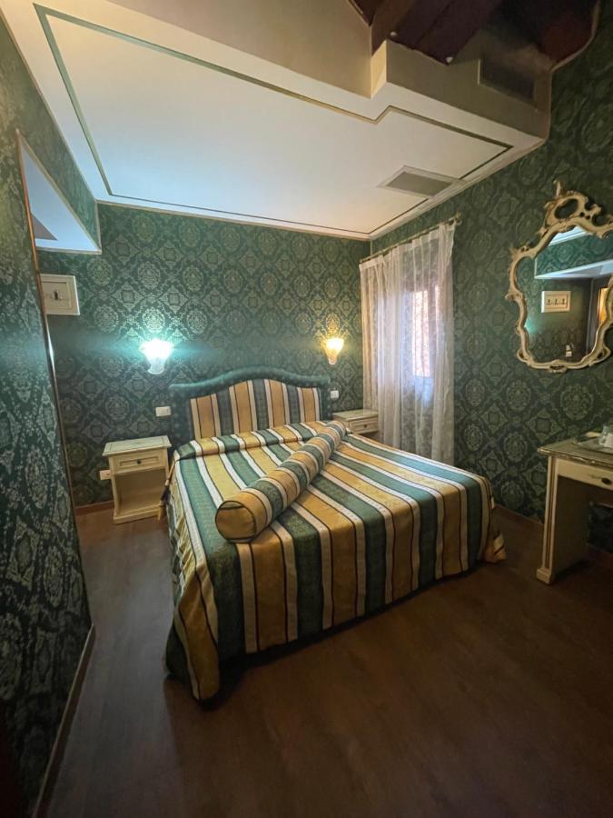 Residenza La Campana Hotel Venice Exterior photo