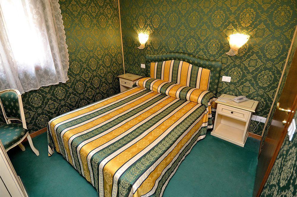 Residenza La Campana Hotel Venice Exterior photo