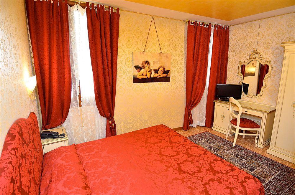 Residenza La Campana Hotel Venice Exterior photo