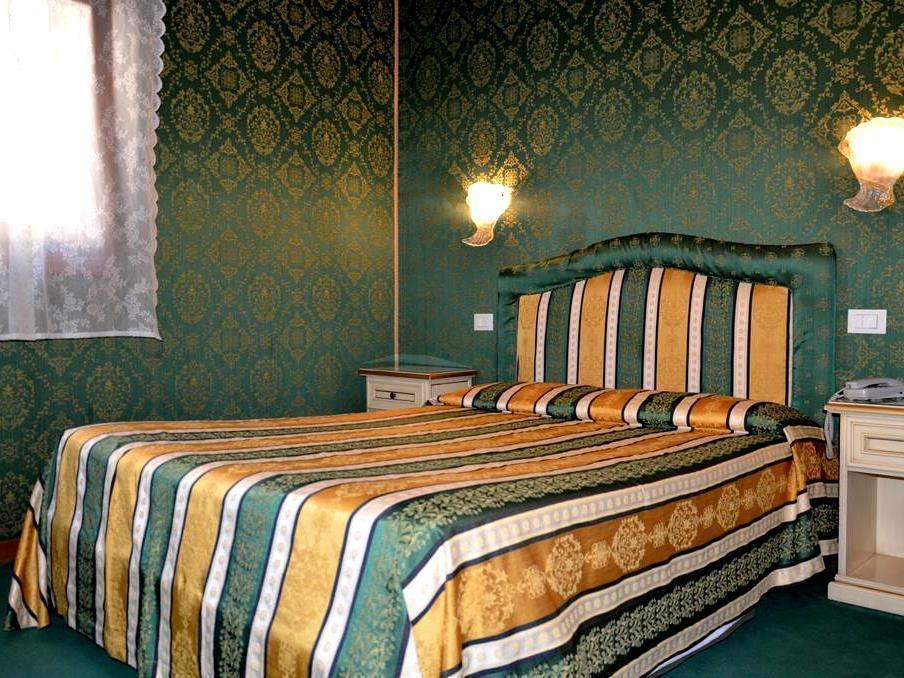 Residenza La Campana Hotel Venice Exterior photo
