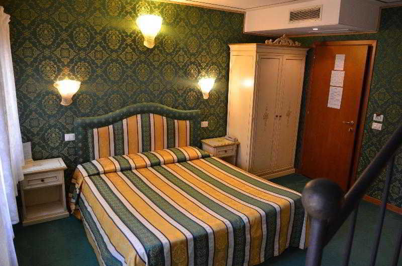 Residenza La Campana Hotel Venice Exterior photo