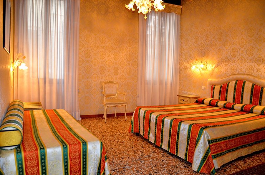 Residenza La Campana Hotel Venice Exterior photo
