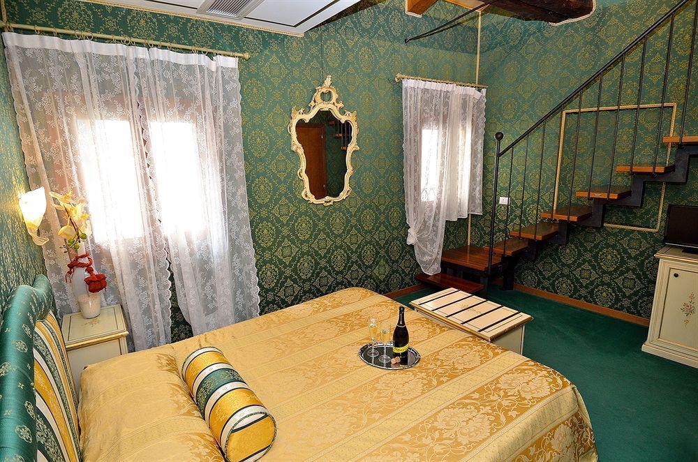 Residenza La Campana Hotel Venice Exterior photo