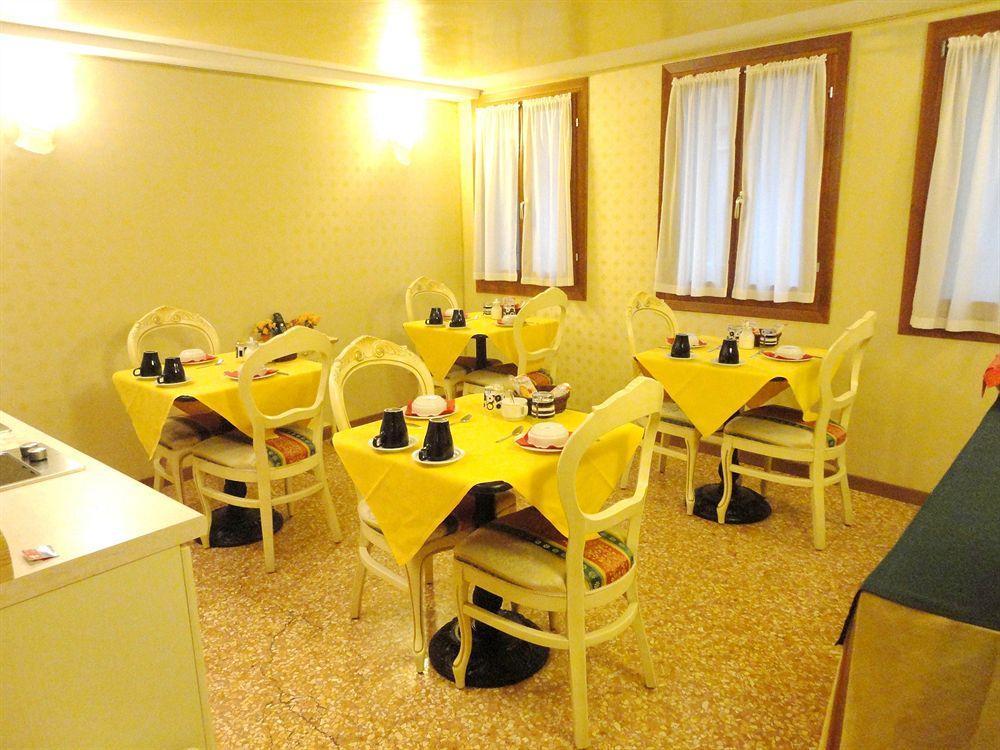 Residenza La Campana Hotel Venice Exterior photo