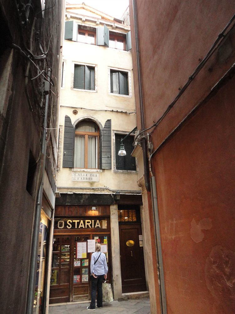 Residenza La Campana Hotel Venice Exterior photo