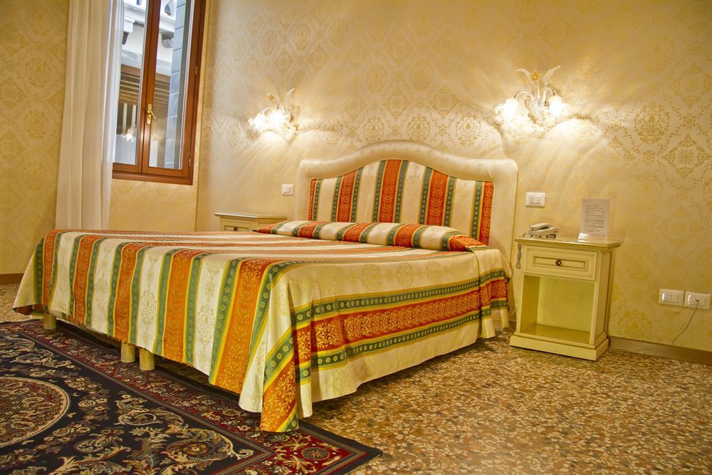 Residenza La Campana Hotel Venice Exterior photo