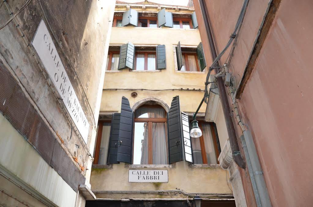 Residenza La Campana Hotel Venice Exterior photo