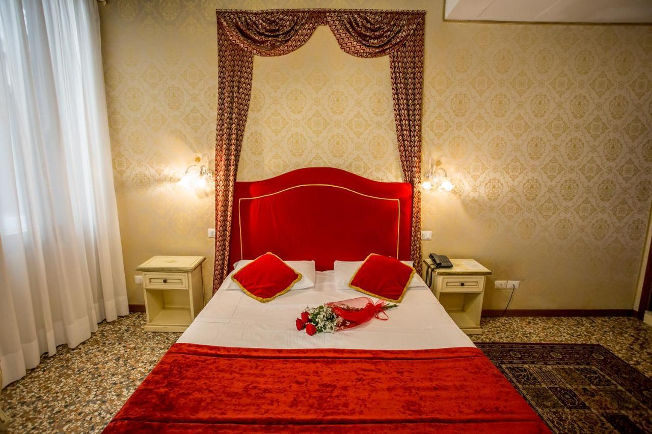Residenza La Campana Hotel Venice Exterior photo