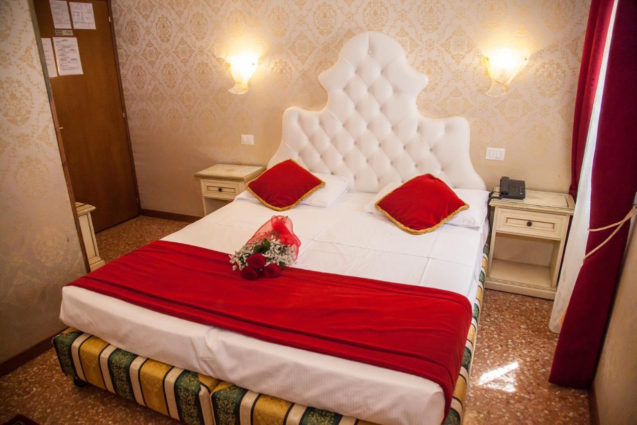 Residenza La Campana Hotel Venice Exterior photo