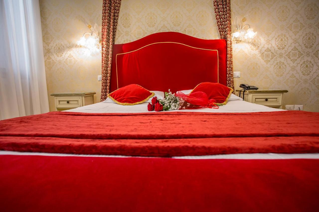 Residenza La Campana Hotel Venice Exterior photo