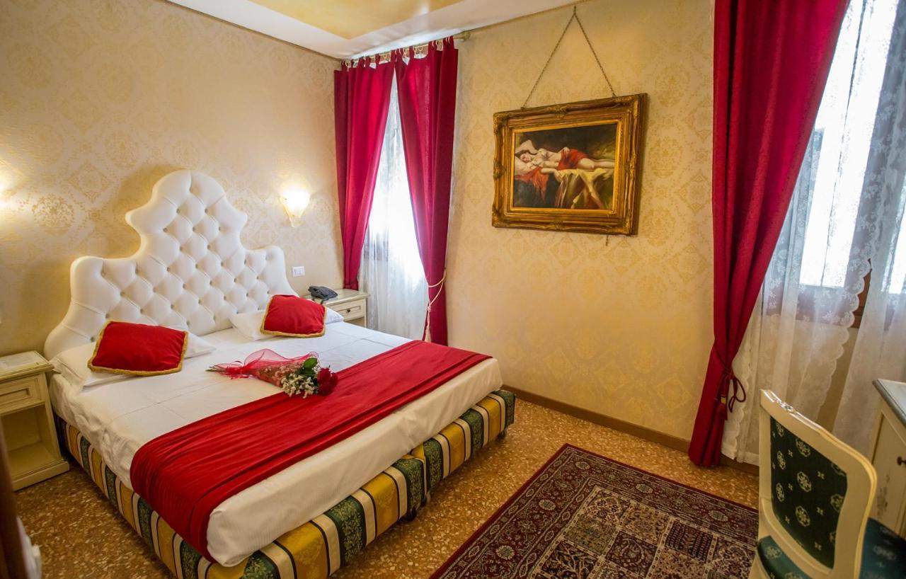Residenza La Campana Hotel Venice Exterior photo