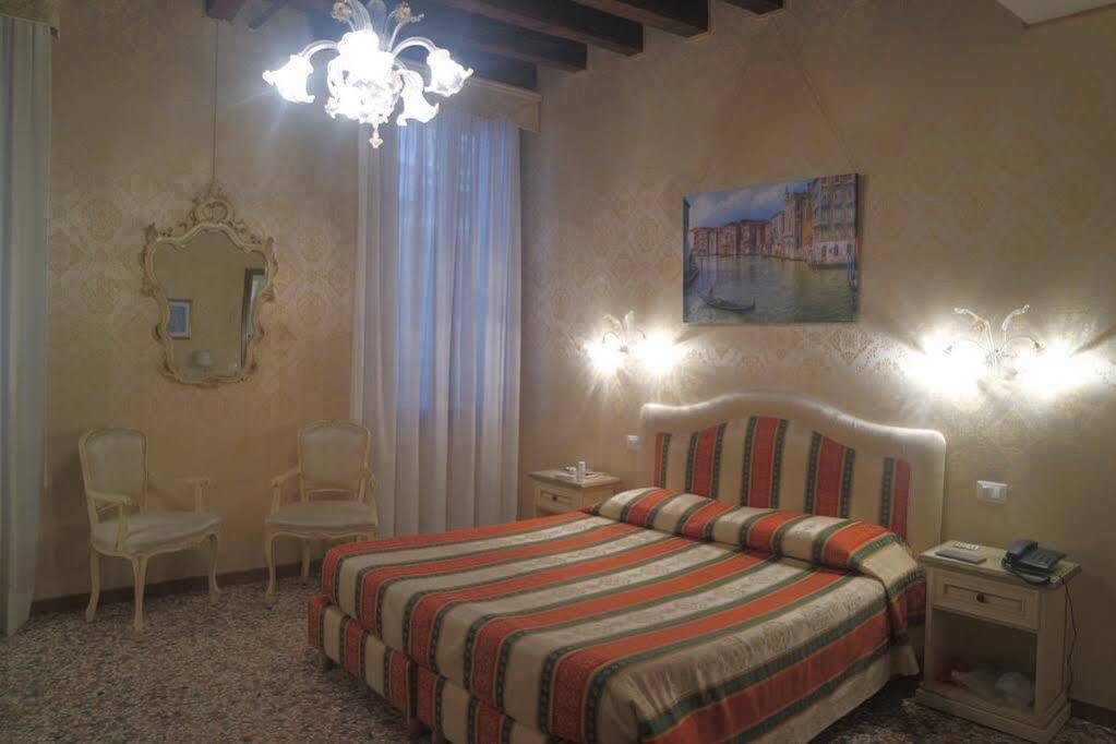 Residenza La Campana Hotel Venice Exterior photo